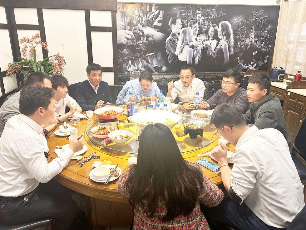 業(yè)務(wù)部門歡聚一堂 共筑團(tuán)隊情誼